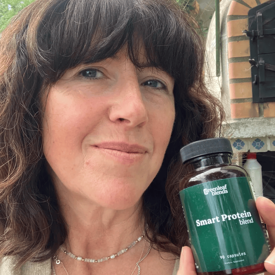 “After a DNA test, it turned out that my body needed more protein than I could take in with food… Every time I fell on the street for no reason. Face battered and scrapes… Since taking 3 a day, my legs carry me again and I stopped falling. I feel confident again when I walk outside.